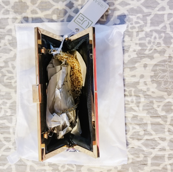 Urban Expressions | NWT Chevron Sequins Clutch - Picture 3 of 4